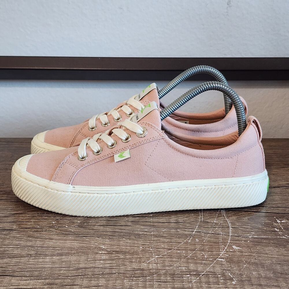 Cariuma OCA Low Women's Casual Comfort Shoes Sneakers Shoe Size 8 Pink